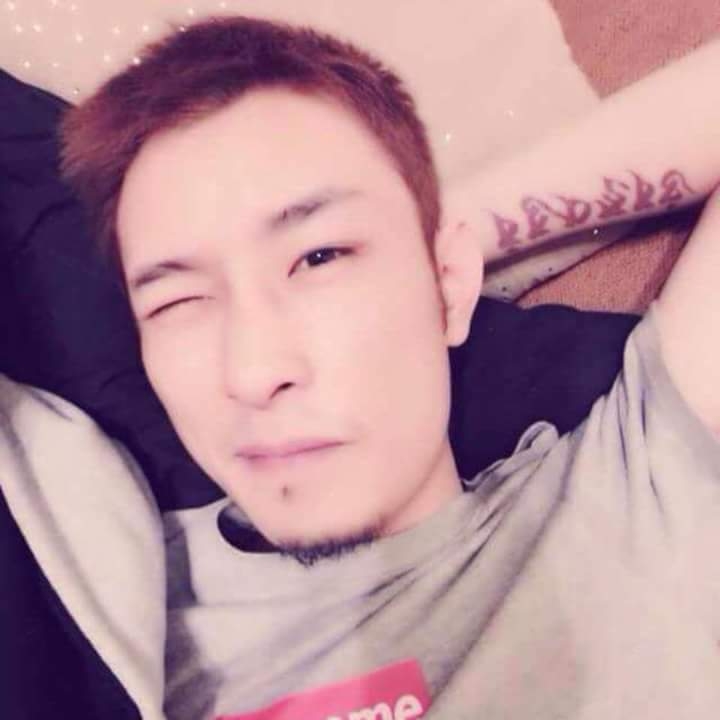 难得拥抱的第一张照片--包头相亲服务中心