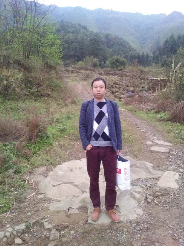 奋斗的第一张照片--包头相亲服务中心