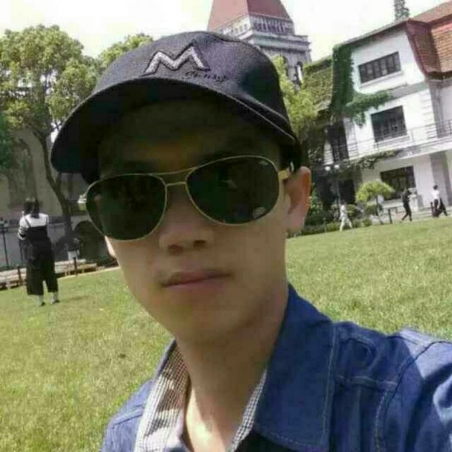 龙小华的第一张照片--包头相亲服务中心