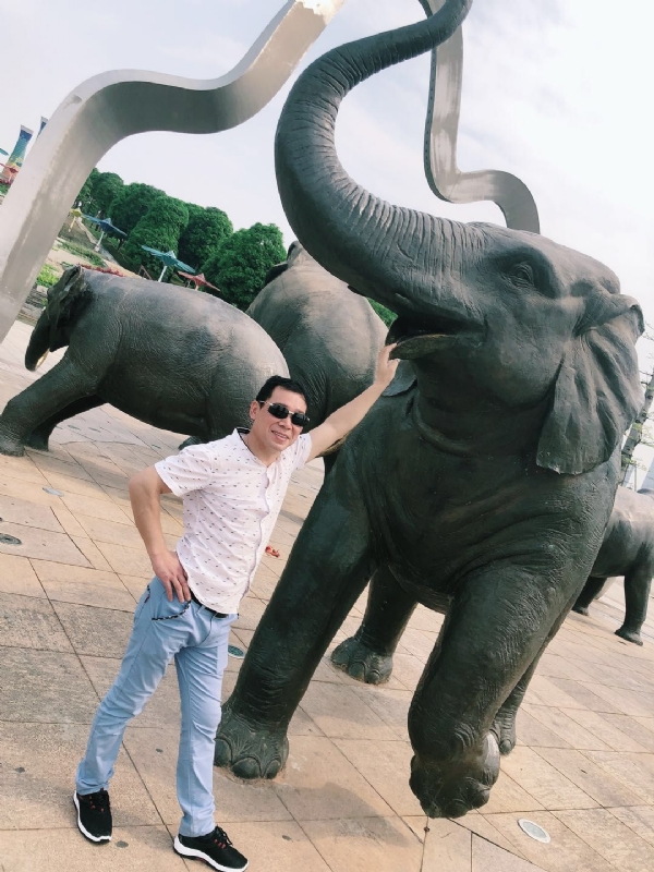 朝望大海的第三张照片--包头相亲服务中心