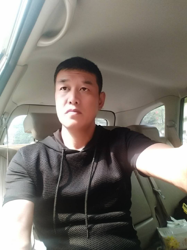 深爱的疯子的第一张照片--包头相亲服务中心