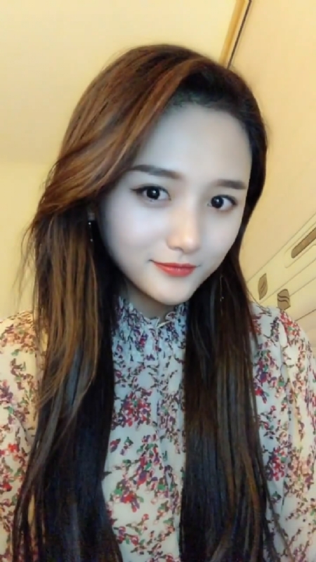 淡然一笑的第一张照片--包头相亲服务中心