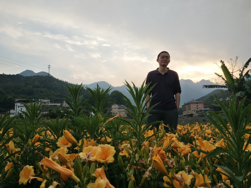 黄晓东的第一张照片--包头相亲服务中心