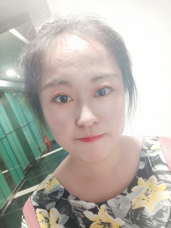 小花伞的第一张照片--包头相亲服务中心