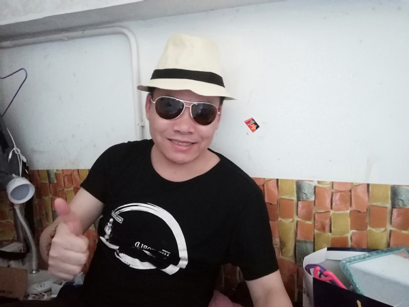 艰难爱情的第一张照片--包头相亲服务中心