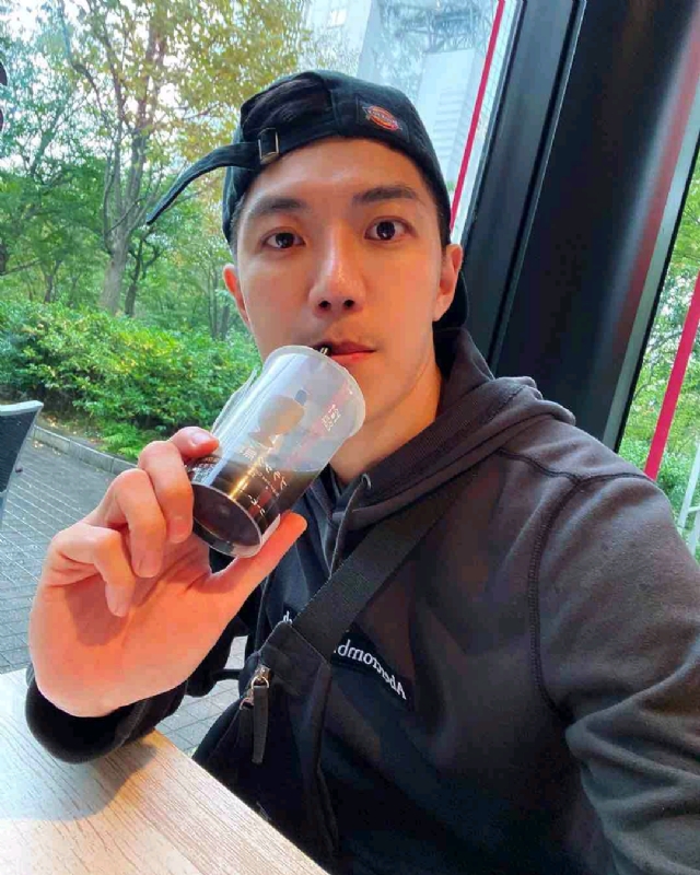 苏天奇的第一张照片--包头相亲服务中心