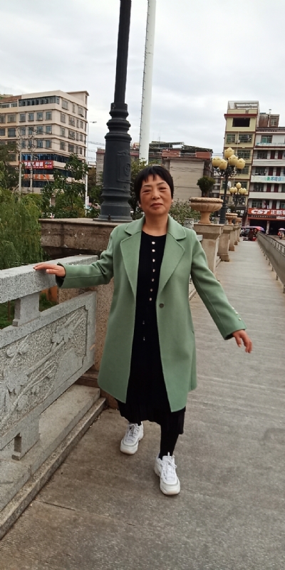 小玲的第一张照片--包头相亲服务中心