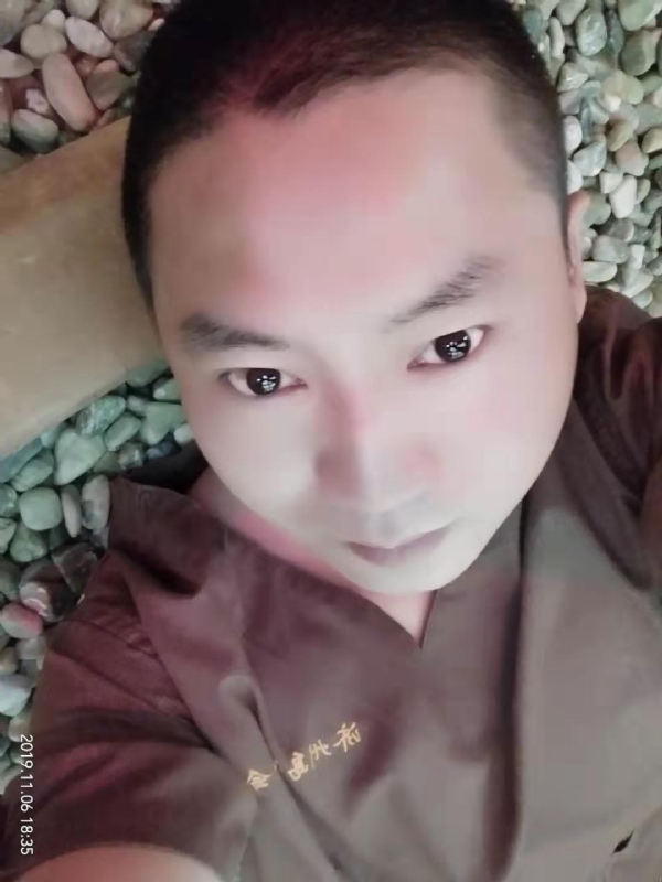 红枫叶的第一张照片--包头相亲服务中心