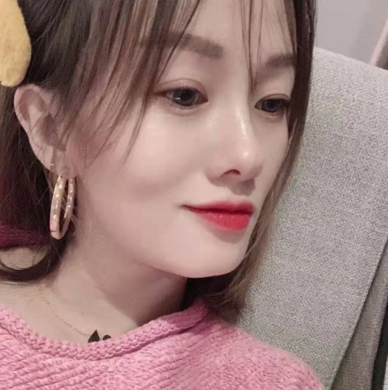 微醺的笑容的第一张照片--包头相亲服务中心