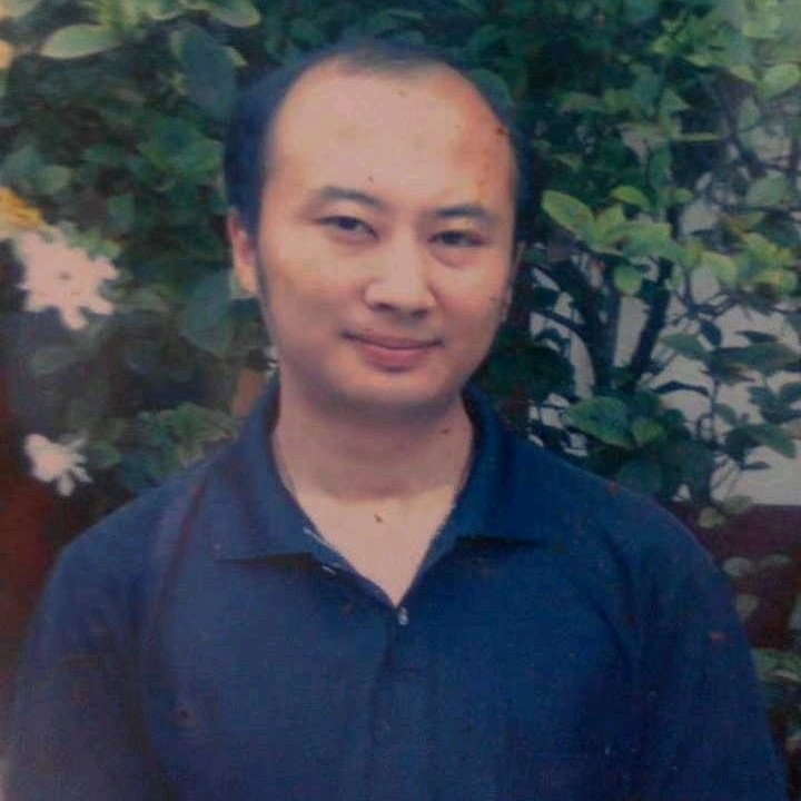 石峰里的生命的第一张照片--包头相亲服务中心