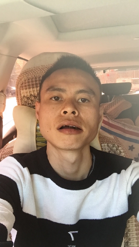 小何的第一张照片--包头相亲服务中心