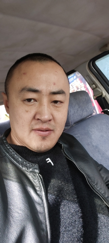 精神九哥的第一张照片--包头相亲服务中心