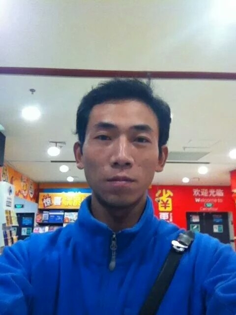 青草地溪水边的第一张照片--包头相亲服务中心