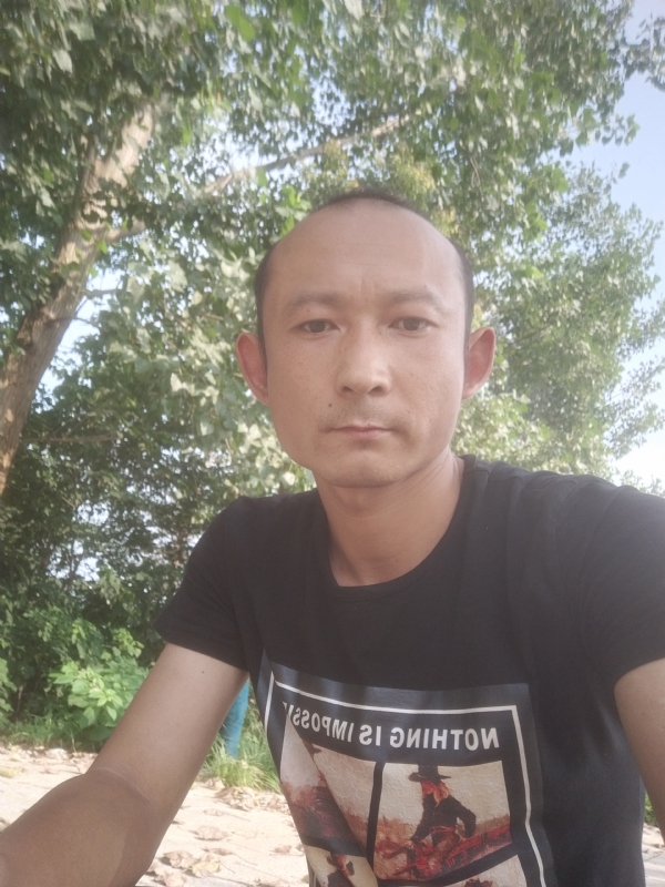 80大叔的第二张照片--包头相亲服务中心