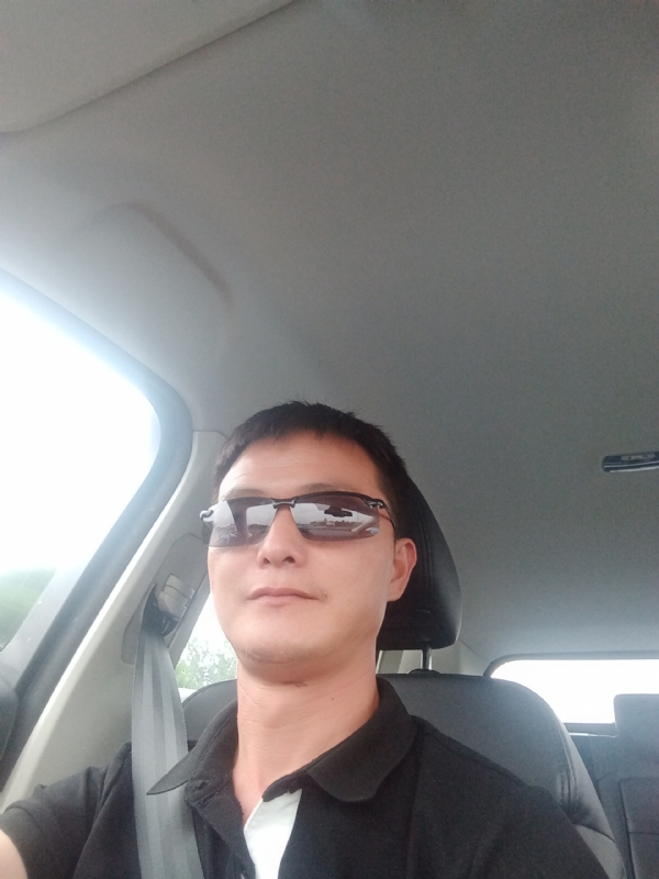 孤独的男人的第一张照片--包头相亲服务中心