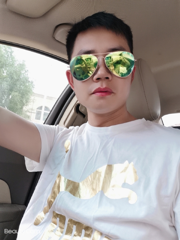 奋斗的第一张照片--包头相亲服务中心