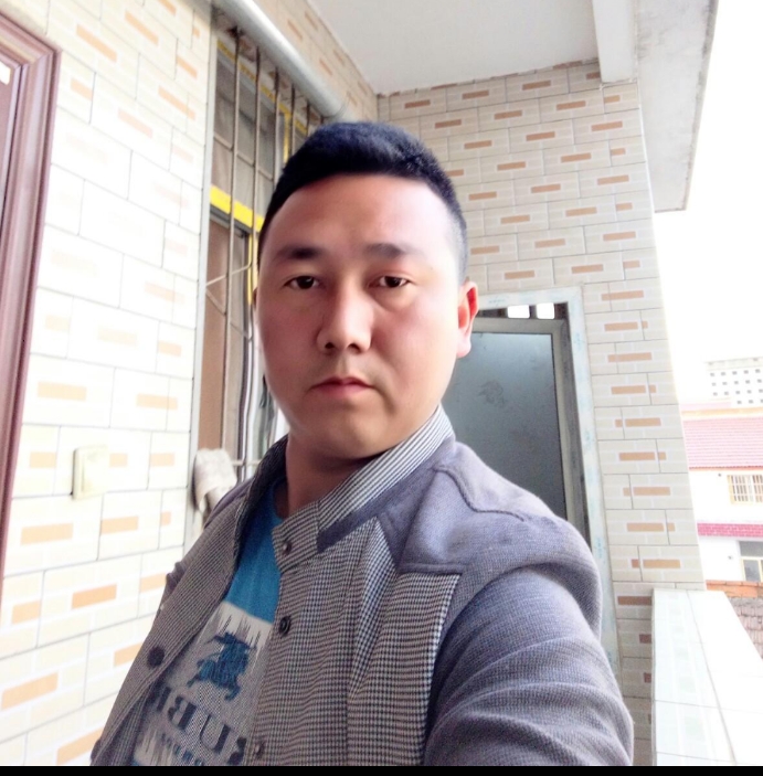 帅帅的大叔的第一张照片--包头相亲服务中心