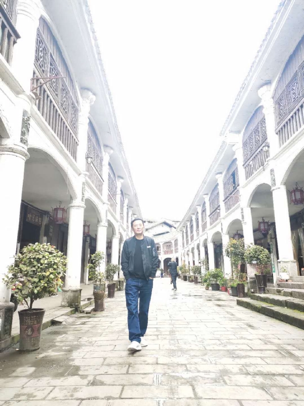 斌哥哥的第一张照片--包头相亲服务中心