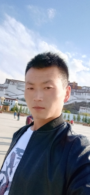 阳光下的小草的第二张照片--包头相亲服务中心