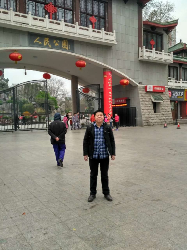 在奋斗的第一张照片--包头相亲服务中心