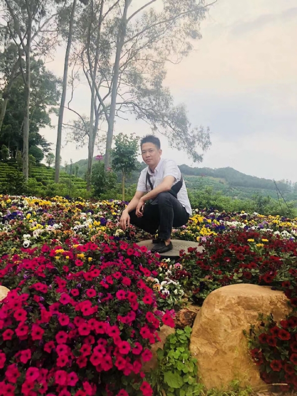 小郑的第一张照片--包头相亲服务中心