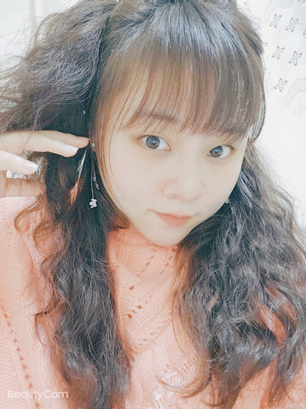 艾薇儿的第一张照片--包头相亲服务中心