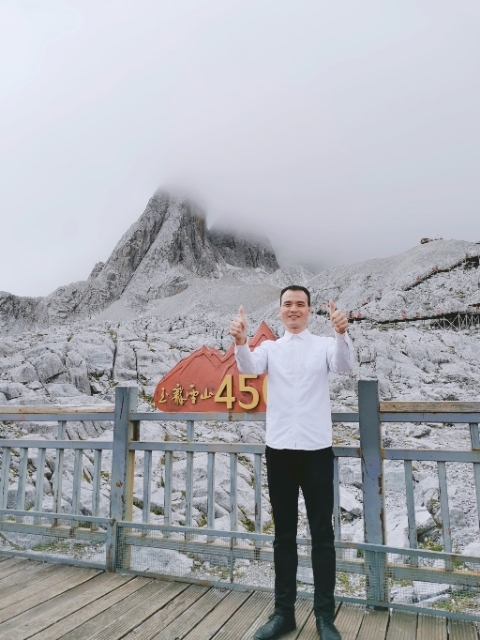 灰太狼的第一张照片--包头相亲服务中心