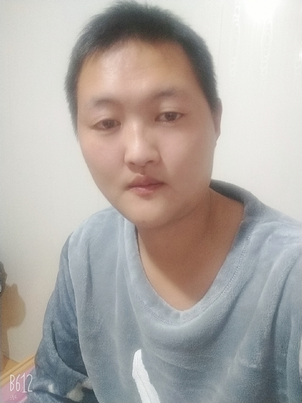 烟圈里透着伤的第一张照片--包头相亲服务中心