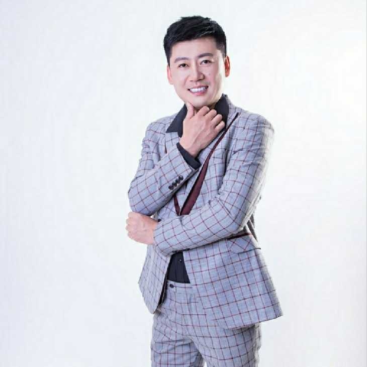 屋顶拾荒人的第一张照片--包头相亲服务中心