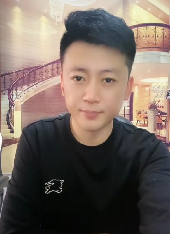 屋顶拾荒人的第三张照片--包头相亲服务中心