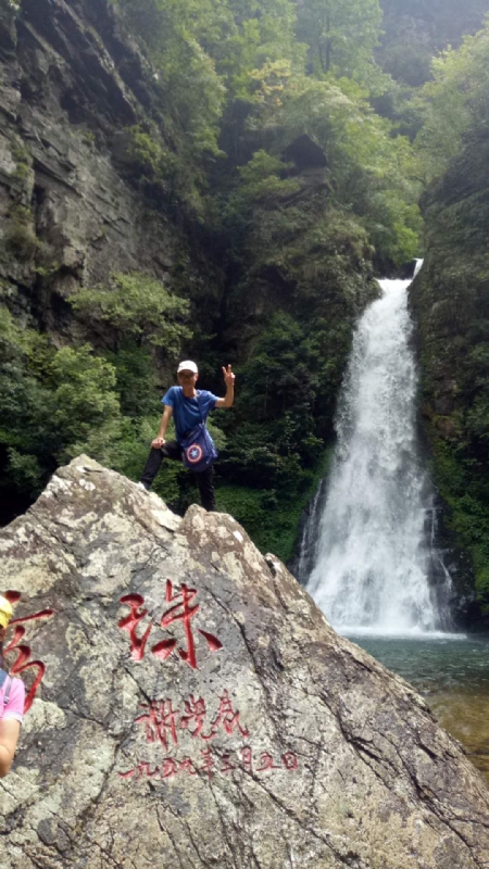 海岸岩崖的第一张照片--包头相亲服务中心
