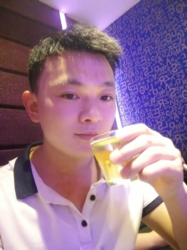 幸福的拥抱的第一张照片--包头相亲服务中心