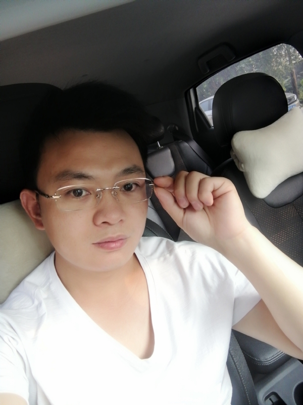 幸福的拥抱的第二张照片--包头相亲服务中心