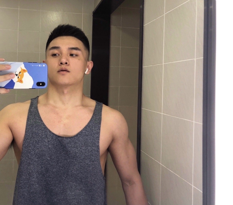 李文亮的第一张照片--包头相亲服务中心