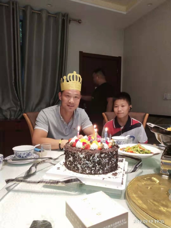 孤独的狼的第一张照片--包头相亲服务中心