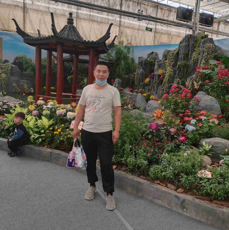 受伤的痴情男的第一张照片--包头相亲服务中心