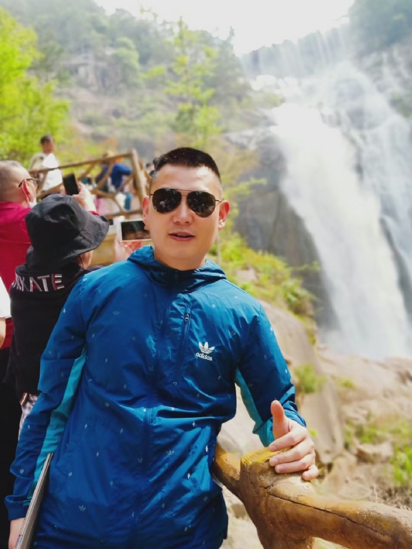 钟爱一生的第一张照片--包头相亲服务中心