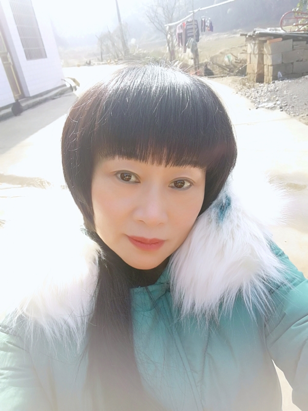 金鱼儿的第一张照片--包头相亲服务中心