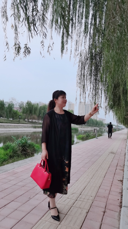 周本玲的第一张照片--包头相亲服务中心