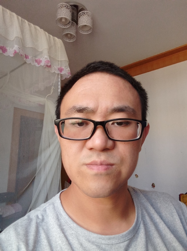 小涨常鸿的第一张照片--包头相亲服务中心