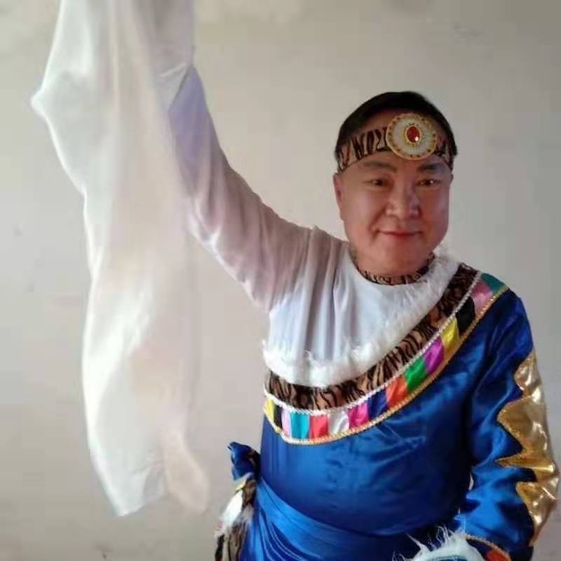 走在冷风中的第一张照片--包头相亲服务中心