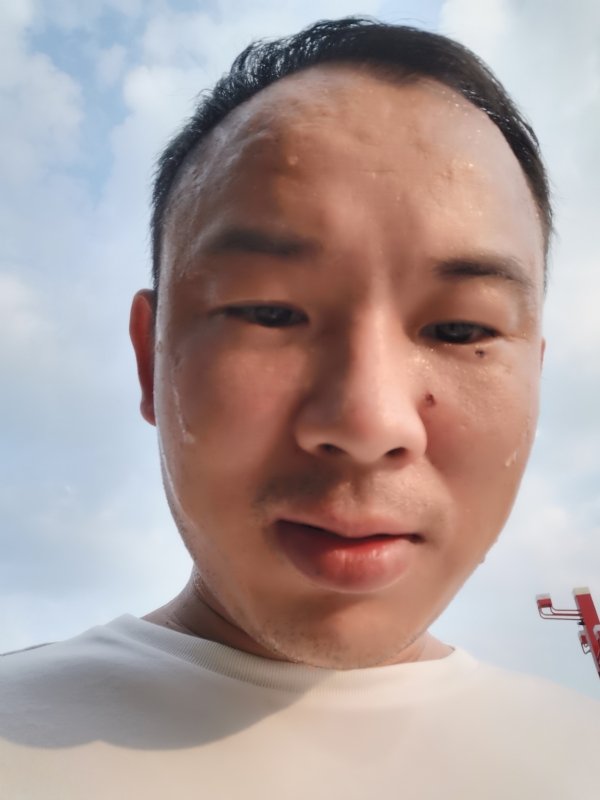 唐老鸭的第一张照片--包头相亲服务中心