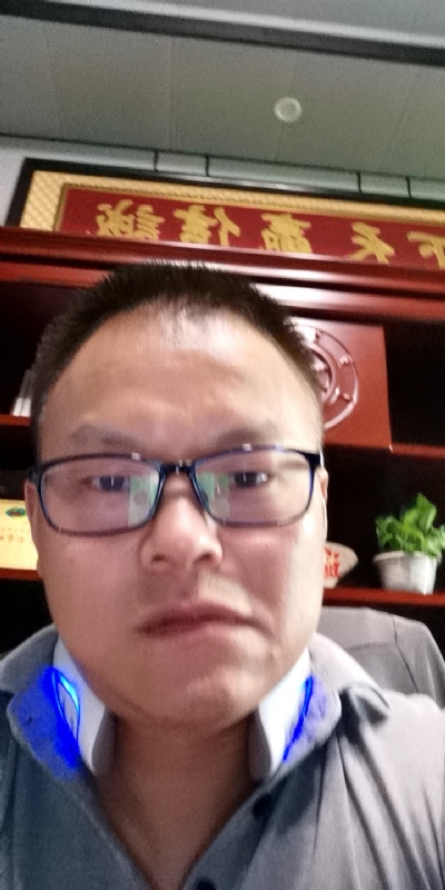 模具工匠的第一张照片--包头相亲服务中心