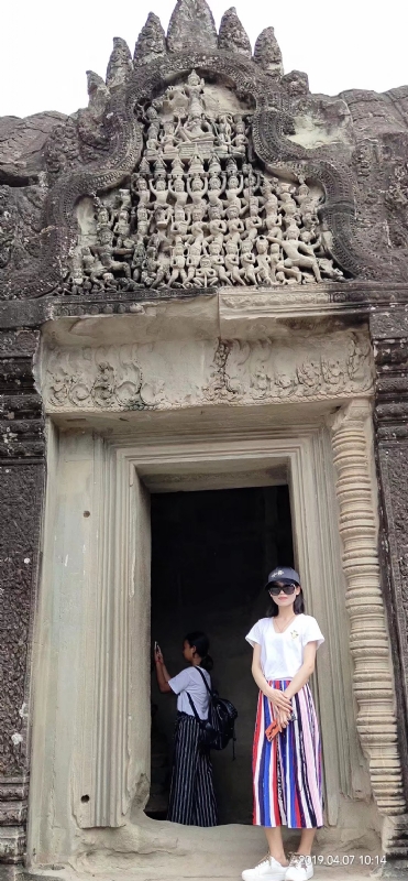 桃花与酒的第二张照片--包头相亲服务中心