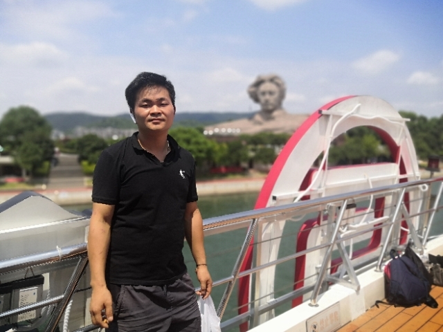 龙的传人的第一张照片--包头相亲服务中心