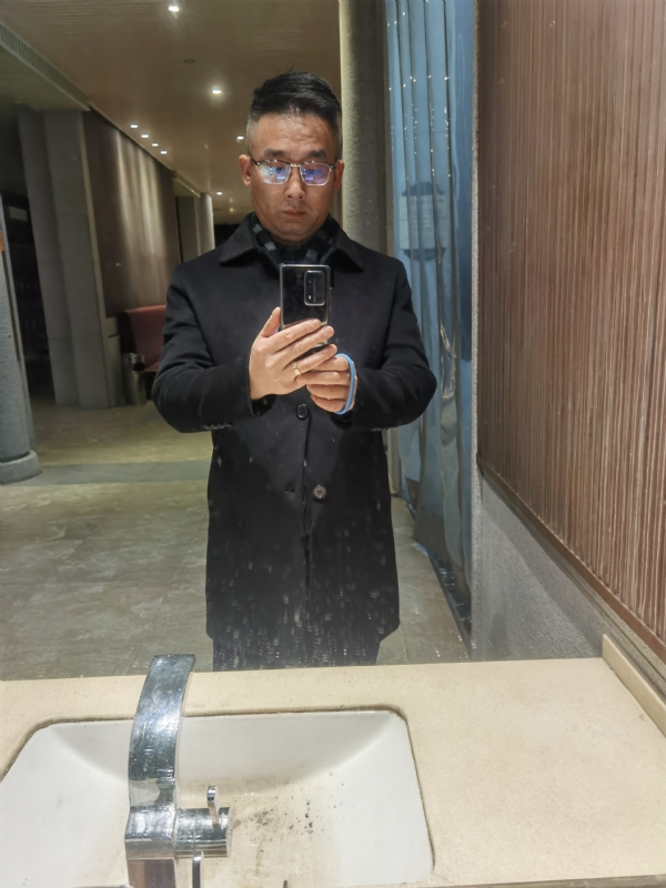 孤独尘埃的第一张照片--包头相亲服务中心