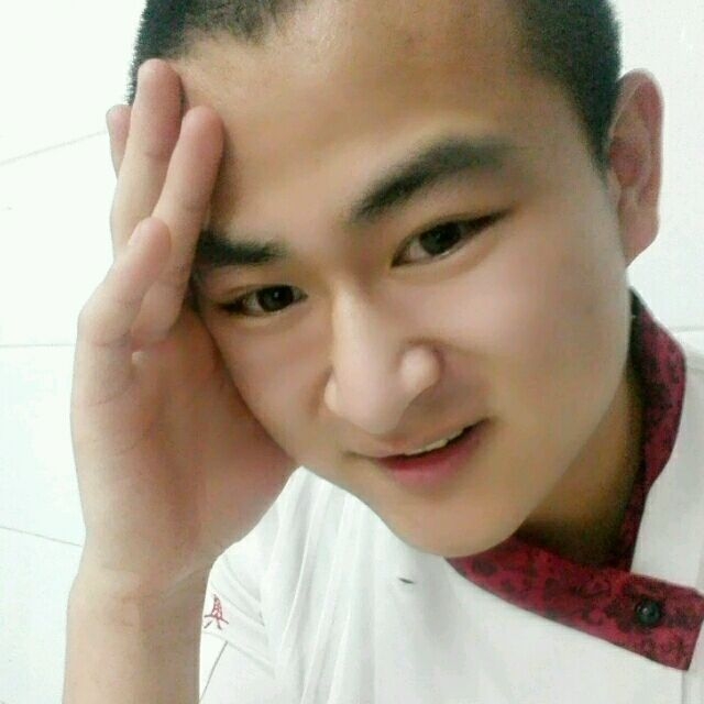 人潮拥挤的第一张照片--包头相亲服务中心