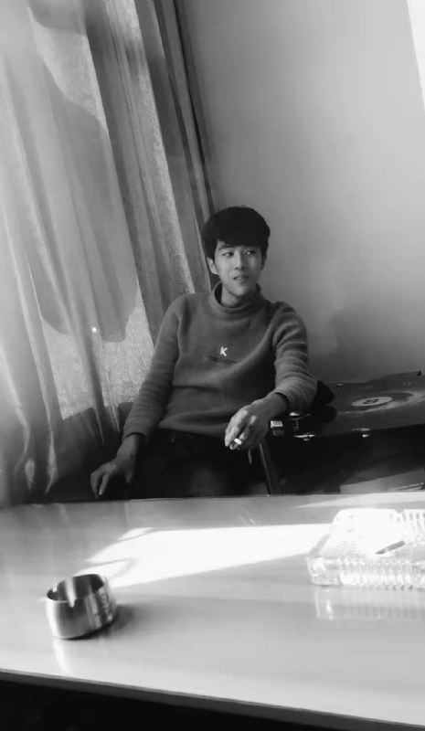 酷似小丑的第二张照片--包头相亲服务中心