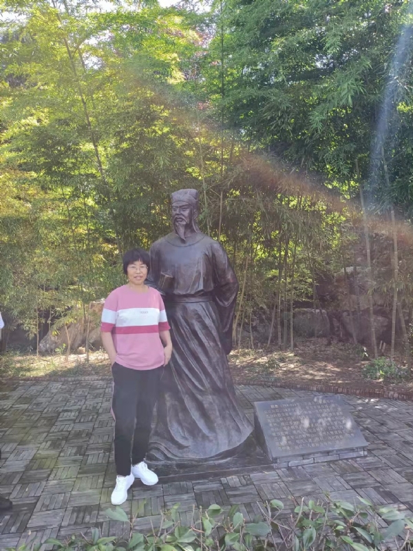 秋天的菊花的第一张照片--包头相亲服务中心