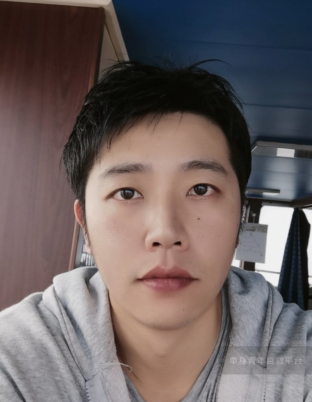 不太帅的男人的第一张照片--包头相亲服务中心